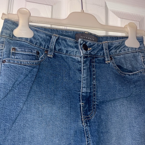 Suzy Shier | Denim Bermuda Frayed Hem Shorts | Size:5 | Womens | BundleNSave - Picture 4 of 6